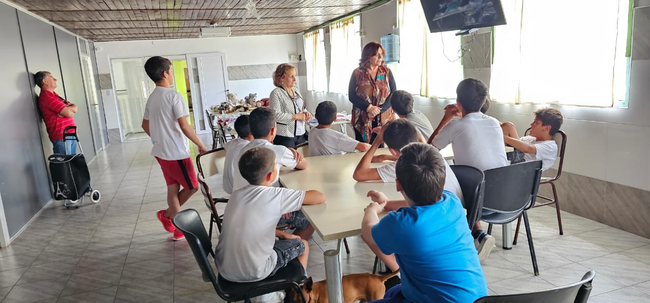 Donación de ropa al hogar de niños 